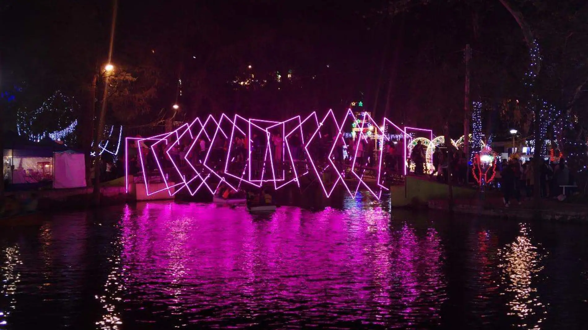 ¡Una belleza! Todavía puedes visitar la Laguna Iluminada de Nogales